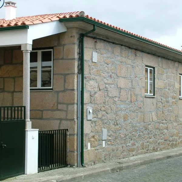 Casa d Toninha - Casas de Campo - Turismo Espaço Rural - AL，位于Sernancelhe的酒店