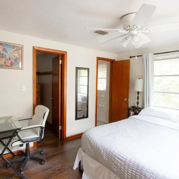Cozy 1 Bedroom Unit - 4 Blocks from Jax Beach Pier!，位于杰克逊维尔海滩的酒店