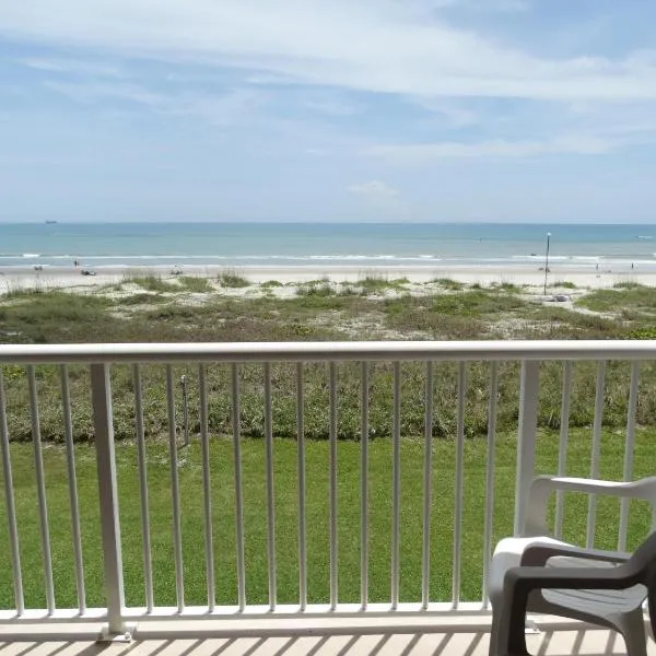 Spanish Main 66- Direct Oceanfront Condo!，位于可可比奇的酒店