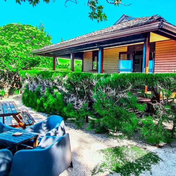 MOOREA - The Golden Reef Bungalow Bora Bora，位于Temae的酒店