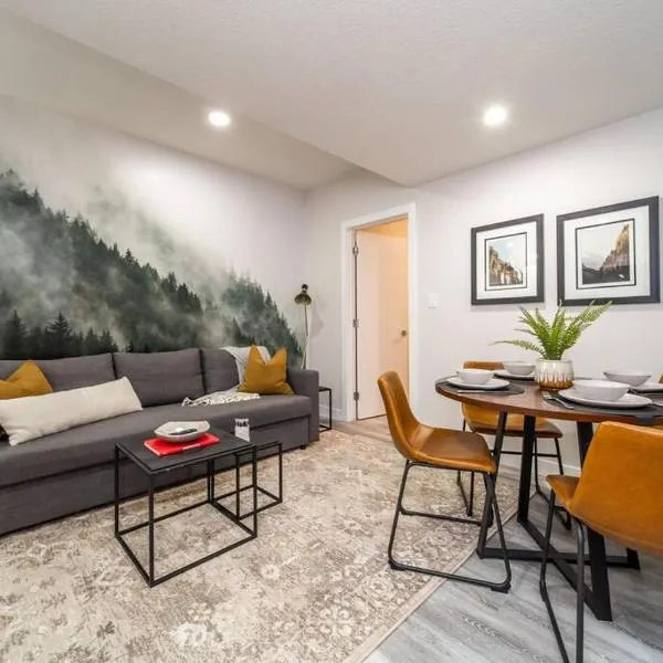 NEW, Mountain Chic Suite, Whyte Avenue, Netflix, WiFi, Sleeps 6，位于埃德蒙顿的酒店