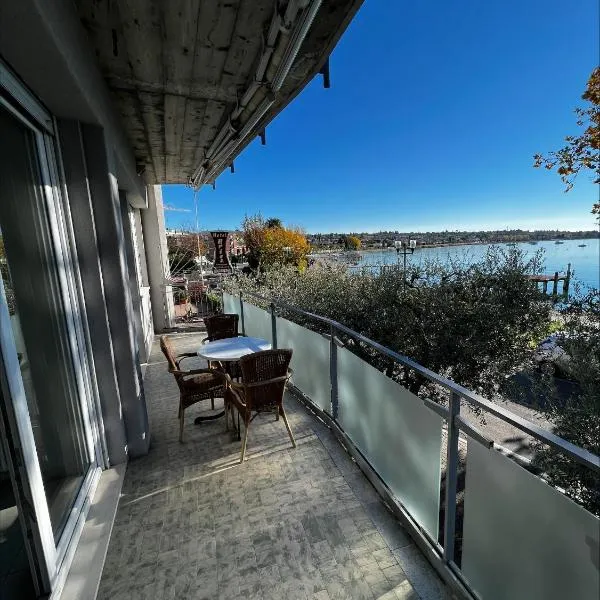 Front Lake Apartment Bardolino，位于巴多利诺的酒店