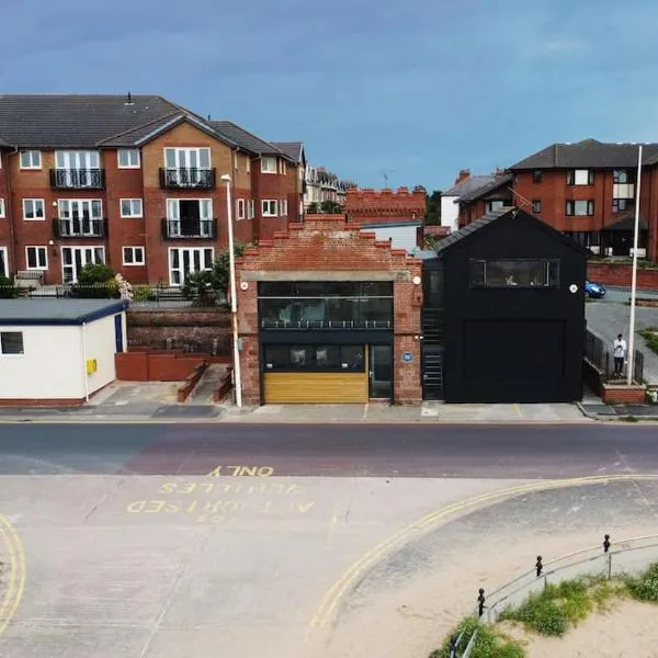 The Old Lifeboat Station of Hoylake，位于赫斯沃尔的酒店