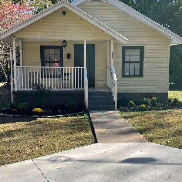 Frank Howard 111 Farmhouse，位于克莱门森的酒店