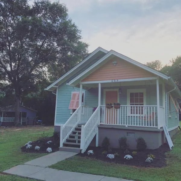 Clemson Memorabilia House Frank Howard III Home，位于塞尼卡的酒店