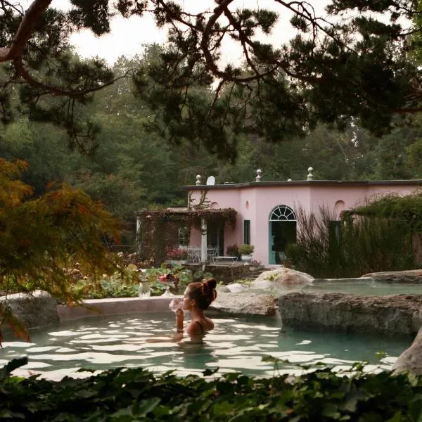 Relais La Foleia - Luxury Villa with private lake，位于Veruno的酒店