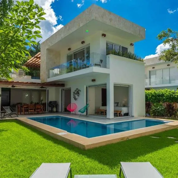 Luxury Private 3BED Villa, Garden, Pool,Security，位于图卢姆的酒店