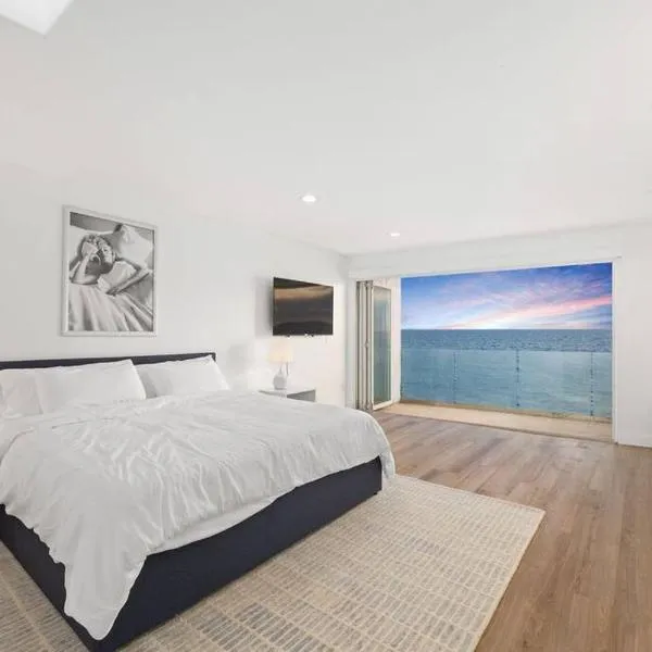 Malibu Beachfront Home with Rock Spa Ocean Views & Huge Deck，位于马里布的酒店