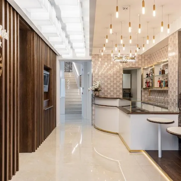 Petit Hotel，位于普拉托的酒店