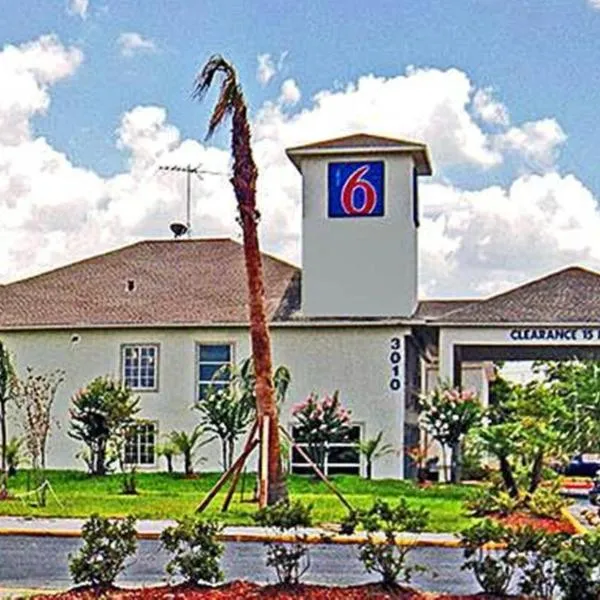 帕萨迪纳6汽车旅馆，位于南休斯敦的酒店
