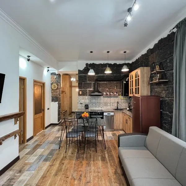 Aros Apartment，位于久姆里的酒店