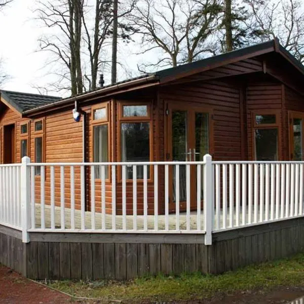 Loch Lomond Sanctuary Lodges，位于卢斯的酒店