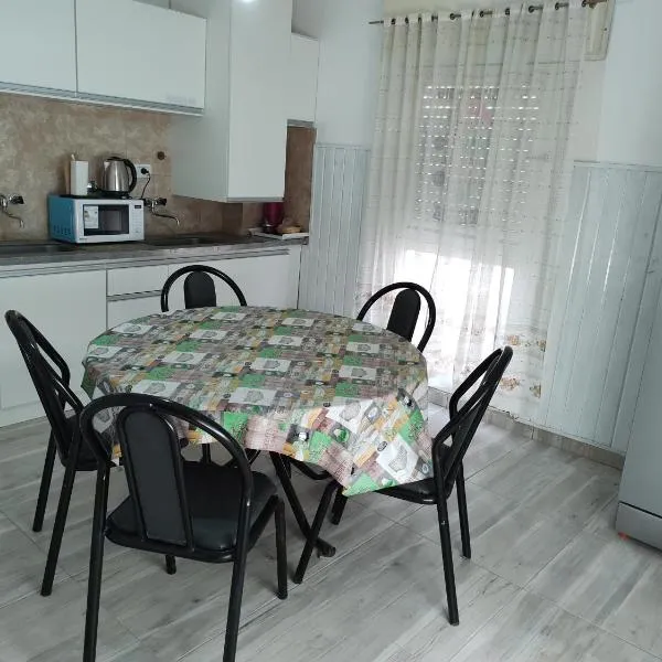 Los Nietos, a dos cuadras de la costanera, sin cochera，位于玛利亚镇的酒店
