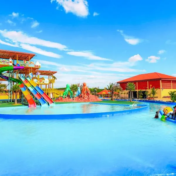 Trang Villa Hotel and Water Park，位于Ban Bawi的酒店