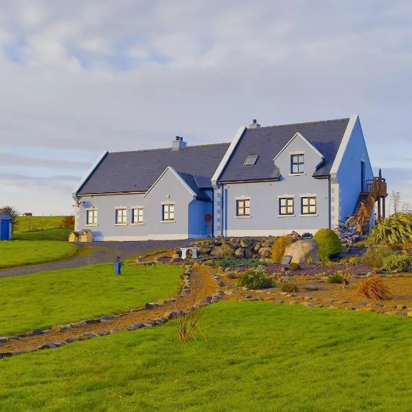 Self catering upstairs apartment at Tradcottage，位于Dromore West的酒店