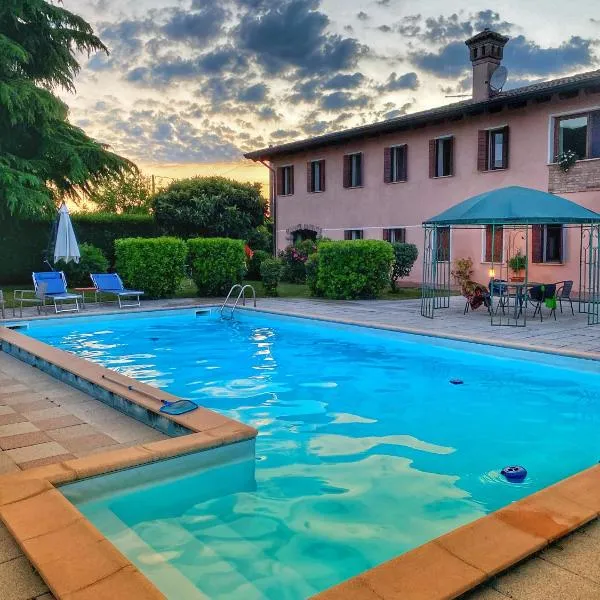 Villa Stefania Asolo piscina e biliardo，位于Pove del Grappa的酒店