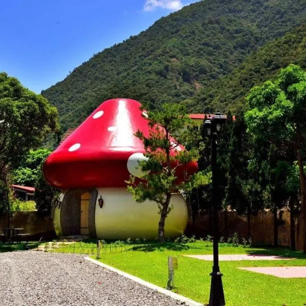蘑菇山林民宿露营区，位于埔里的酒店