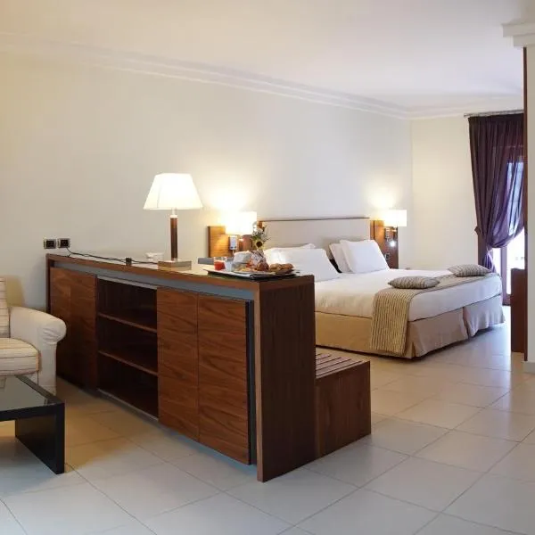 Suites & Residence Hotel，位于波佐利的酒店