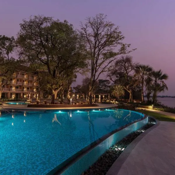 Radisson Blu Mosi-oa-Tunya Livingstone Resort，位于Falls View的酒店