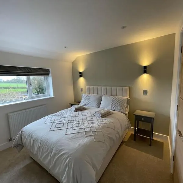 Newly renovated 3 Bed property - countryside views，位于Abbots Bromley的酒店
