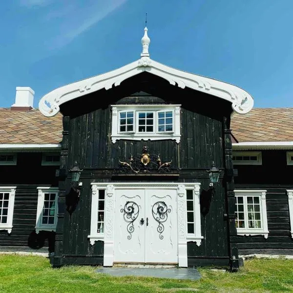 Traditional timber farm with Sauna & Wi-Fi，位于Skåbu的酒店