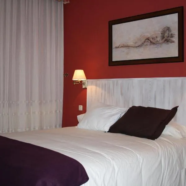 四条路酒店，位于Vecinos的酒店