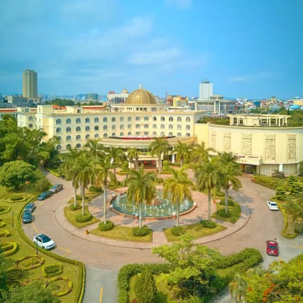 Khách sạn Quốc tế Lợi Lai - Li Lai International Hotel，位于Móng Cái的酒店