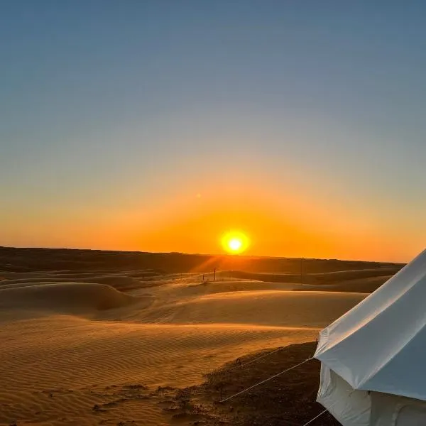 Desert Private Camps -ShootingStar Camp，位于Shāhiq的酒店