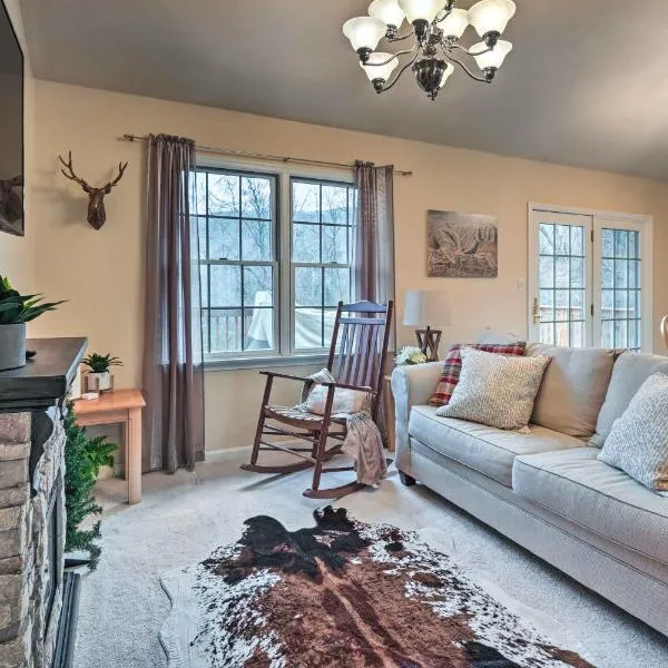 Hike, Bike and Ski Mtn-View Gem in Mercersburg，位于Clear Spring的酒店