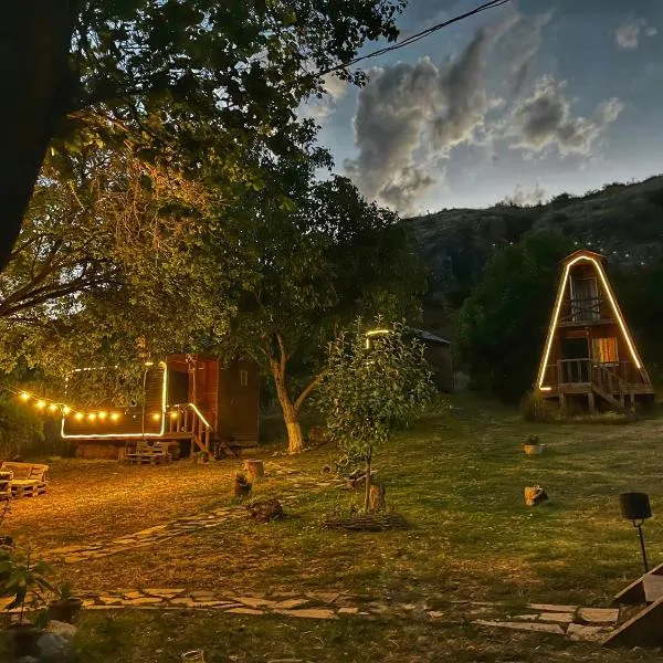 Teo's Cottages，位于Dedoplis Tskaro的酒店