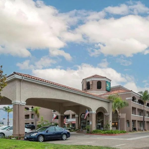 Quality Inn & Suites Camarillo-Oxnard，位于圣保拉的酒店