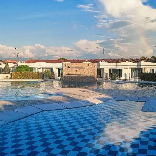 Agradable casa con piscina en tierra caliente，位于弗兰德斯的酒店