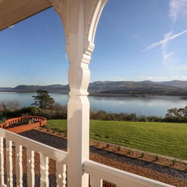 Bryn Mel Manor Straits View，位于梅奈布里奇的酒店