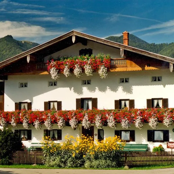 Bauernhof Daurerhof，位于基姆高地区阿绍的酒店