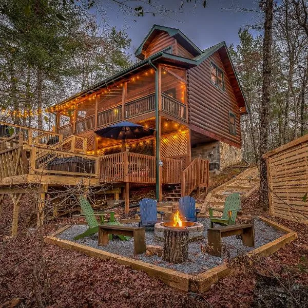 New! Treetop Cabin - Hot tub, Firepit & Fast WiFi，位于Dunn的酒店