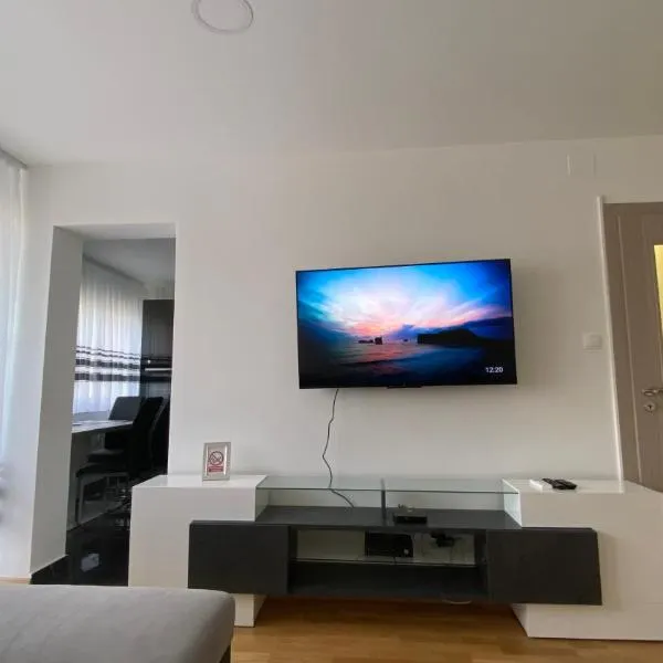 M.B.A. APARTMENTS，位于卡尔洛瓦茨的酒店