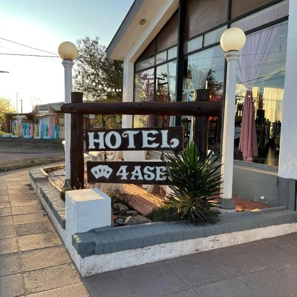 Hotel 4 Ases，位于恩鲍斯的酒店