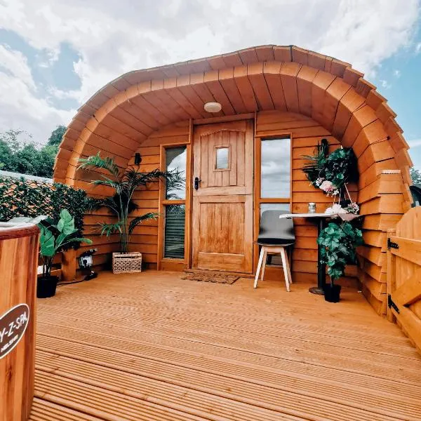 Crabmill Glamping with hot tub，位于Farlow的酒店