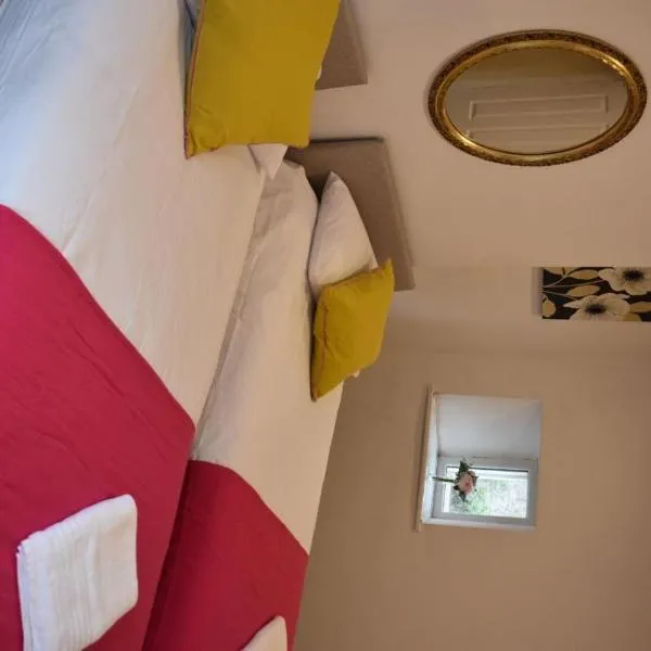 Braillen Suite- 2 bedroom with kitchenette and bathroom，位于登比的酒店