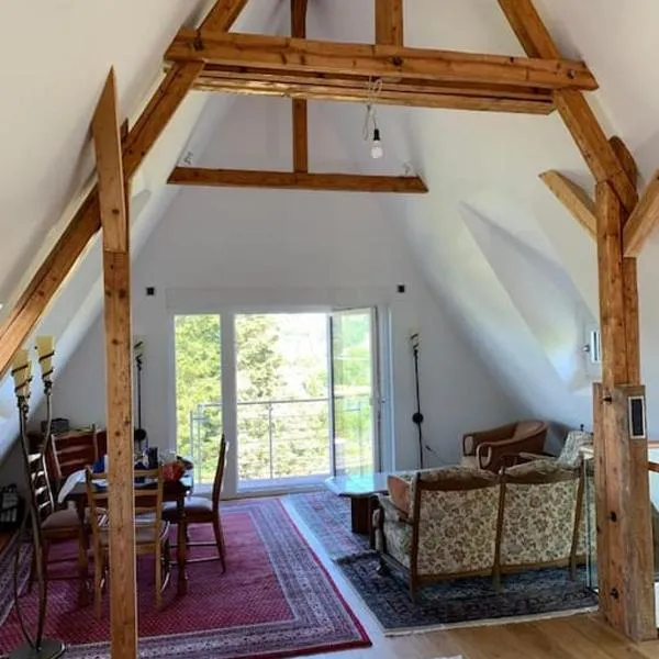 Über den Dächern von Koblenz - Aussichts-Wohnung Naturpark Rheinblick, ruhig, zentrumsnah, Sport-Pool，位于科布伦茨的酒店