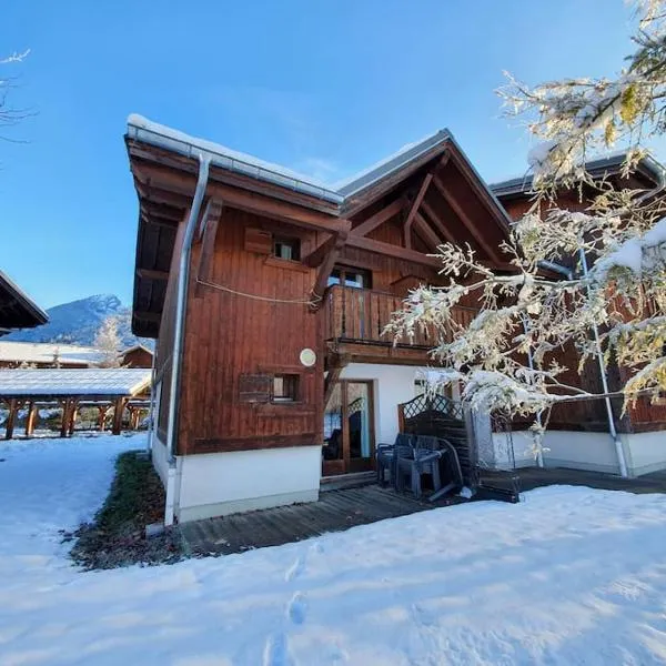 Cascades, 3 bedroom chalet with shared pool.，位于阿让蒂耶尔的酒店