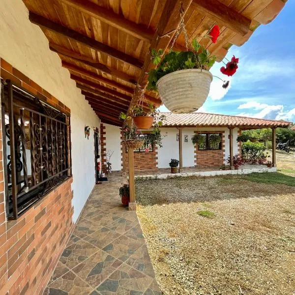 Condominio Portal del Sol, Cabaña en la Mesa de los Santos，位于Los Curos的酒店