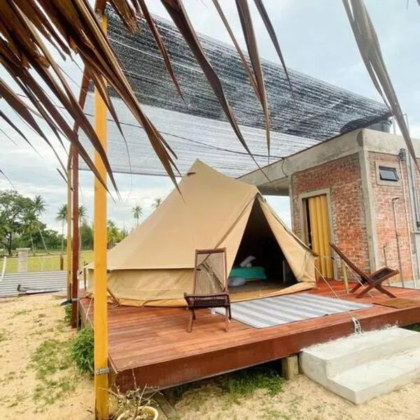Rembulan Escape - beachfront bell tent (no 1)，位于Kampong Guntong的酒店