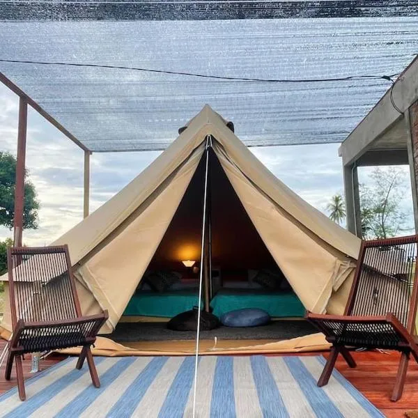 Rembulan Escape - beachfront bell tent (no 2)，位于Kampong Kubang Resing的酒店