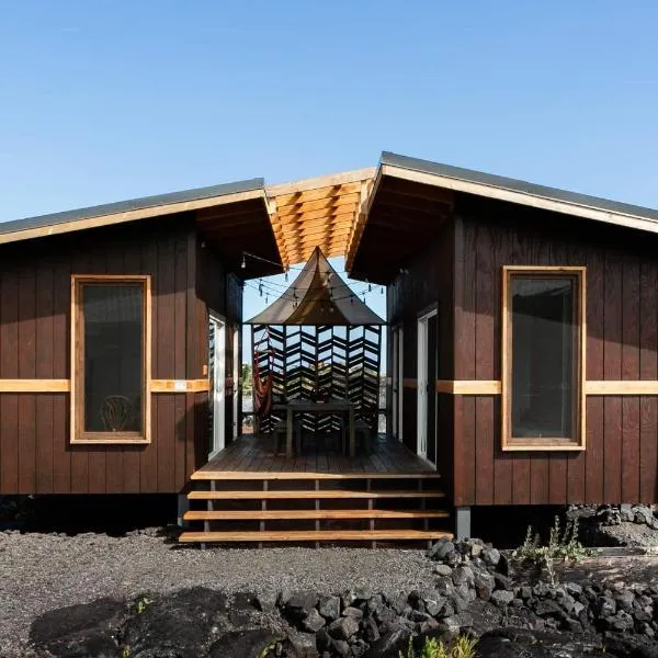 THE OHANA HOUSE, Amazing Tiny Home on A Volcanic Lava Field!，位于Kalapana的酒店