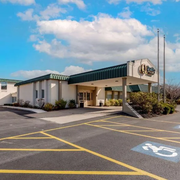 Quality Inn & Suites New Hartford - Utica，位于Chadwicks的酒店