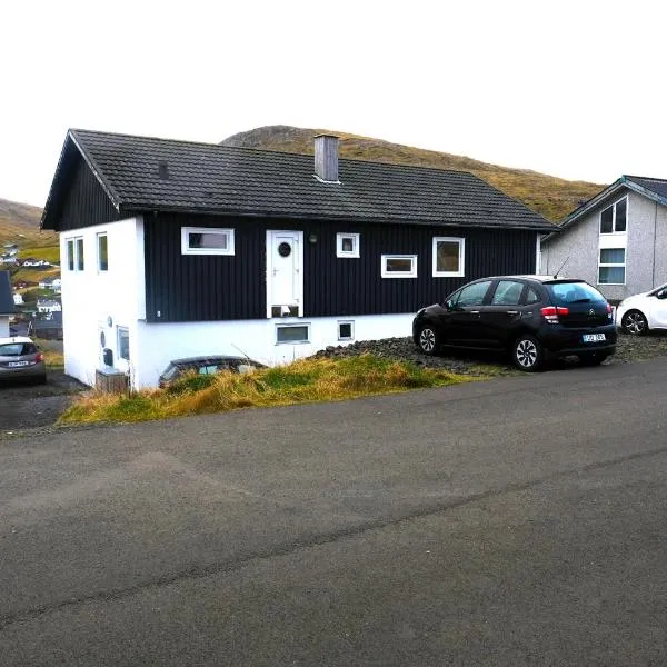 Pouls Airport Guesthouse - PHD Car Rent，位于Miðvágur的酒店