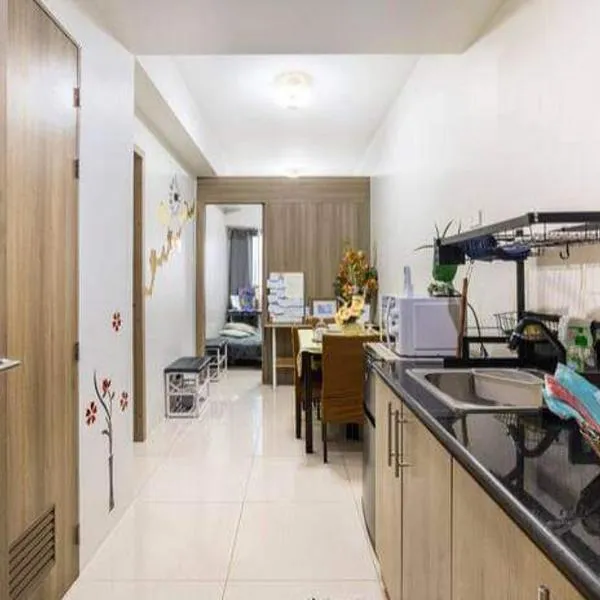 Lovely Condo 2-BR w/balcony in SM-Sucat, Paranaque，位于马尼拉的酒店