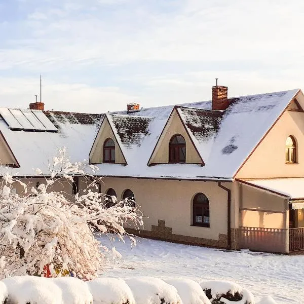 Agroturystyka Pod Złotą Wiechą，位于Uście Gorlickie的酒店