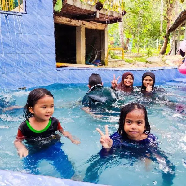 Lata Bayu Chalet - Waterfall & River with Kids Pool，位于Sik的酒店